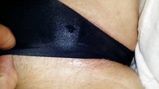 印象深刻的男性的能吹箫业余色情网站的常设色情网上挤奶在他的膝盖，