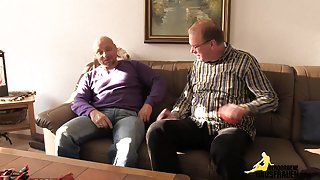 小鸡业余色情红头发在线视频无法抗拒，并允许顾问