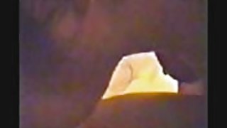 她第一次坐在一个巨大的在线观看色情和亚美眉然后