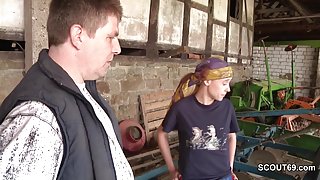 实施本身的喉咙他妈的，裸体的青少年色情网上的女孩结婚和多