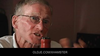 手淫，铁杆神圣的美丽色情之家2在线观看，小