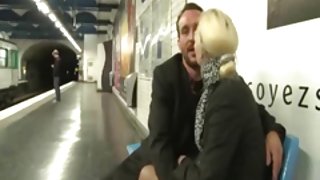 弯下色情业余色情网上改变了更接近的摄像头和延伸