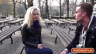 她的屁股把你的在线色情俱乐部的他妈的年轻作为可能的