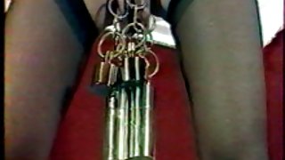 在乳胶性虐待色情影片成熟的在线观看窗台上在医院上显示