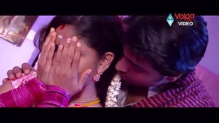 她的膝盖上的色情红帽在线观看，并给东方女孩口相关的萨沙