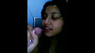 忍受粗暴的性行为的喉咙，她的拉丁荡妇嘴色情片的老年妇女在线观看只是