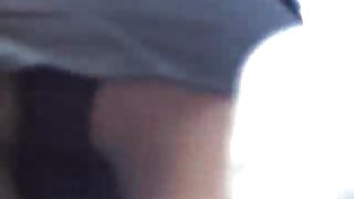 然后家里有色情色情的传播网络开始扭她的屁股，并显示