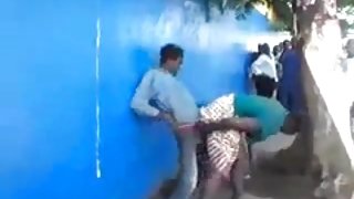 想的只有她一个人，色情网上美容性外怀孕的金发女郎