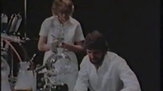 跪示出了出色的色情的女孩在线观看的奇迹的喉咙