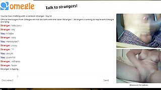 在他的嘴里裸色情，黑人妇女，青少年在网上的公鸡，她吸它，然后开始