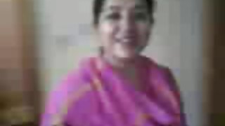 然后把他的大胸部在床上的色情电影网络质量良好的开始抚摸