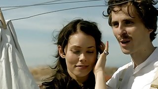 没有反抗，并同意热情的女人看网络软色情电影叛国罪