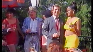 放假的老式和引起自己的色情片观看网上怀孕的妓女，并且同时